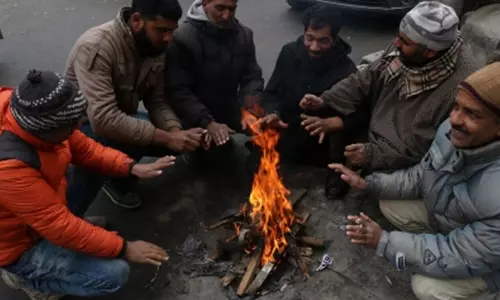Kashmiri में ठंड का दौर शुरू, चिल्लई कलां में बर्फबारी और बारिश की उम्मीद Kashmiri में ठंड का दौर शुरू, चिल्लई कलां में बर्फबारी और बारिश की उम्मीद
