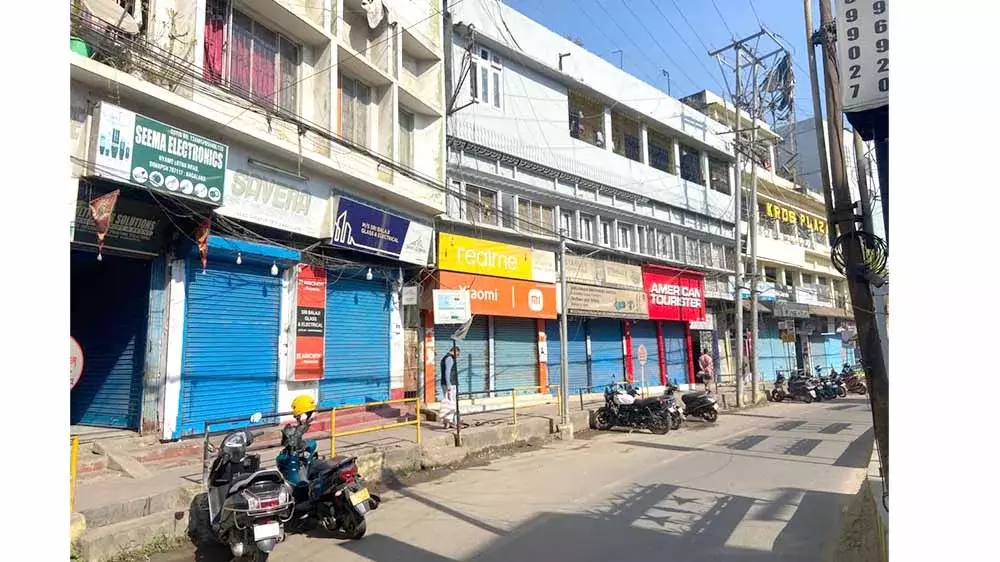 Nagaland : दीमापुर में दुकानों ने स्वेच्छा से बंद रखा Nagaland : दीमापुर में दुकानों ने स्वेच्छा से बंद रखा