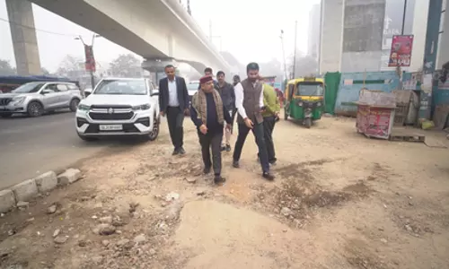Delhi स्पीकर ने रोहिणी में वायु प्रदूषण हॉटस्पॉट की समीक्षा की Delhi स्पीकर ने रोहिणी में वायु प्रदूषण हॉटस्पॉट की समीक्षा की