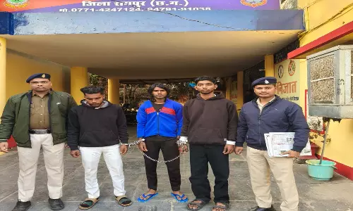 Raipur Breaking: नाचने के विवाद में युवक की हत्या, नाबालिग सहित 4 आरोपी गिरफ्तार Raipur Breaking: नाचने के विवाद में युवक की हत्या, नाबालिग सहित 4 आरोपी गिरफ्तार