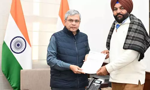 अमृतसर के MP Aujla ने रेल मंत्री से मुलाकात की, रेल कनेक्टिविटी के मुद्दे उठाए