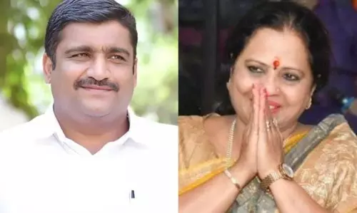 Devyani Farande की नियुक्ति को लेकर बीजेपी को असंतोष का सामना करना पड़ रहा Devyani Farande की नियुक्ति को लेकर बीजेपी को असंतोष का सामना करना पड़ रहा