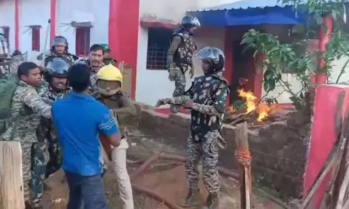 बड़े तेवड़ा में कफन-दफन विवाद शांत, प्रशासनिक हस्तक्षेप के बाद हालात नियंत्रण में बड़े तेवड़ा में कफन-दफन विवाद शांत, प्रशासनिक हस्तक्षेप के बाद हालात नियंत्रण में