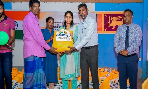 भारत ने Sri Lanka में चक्रवात दितवाह से प्रभावित 80 से अधिक परिवारों को सूखे राशन के पैकेट वितरित किए