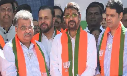 कल्याण में पूर्व विधायक BJP में शामिल हुए, ठाकरे को बड़ा झटका कल्याण में पूर्व विधायक BJP में शामिल हुए, ठाकरे को बड़ा झटका