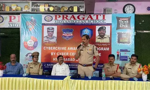 Hyderabad: पुलिस ने अंबरपेट स्कूल में साइबर क्राइम जागरूकता कार्यक्रम आयोजित किया Hyderabad: पुलिस ने अंबरपेट स्कूल में साइबर क्राइम जागरूकता कार्यक्रम आयोजित किया