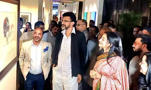 Sekhar Kammula ने हैदराबाद के सबसे बड़े आर्ट शोकेस Hyd Art 2025 का उद्घाटन किया Sekhar Kammula ने हैदराबाद के सबसे बड़े आर्ट शोकेस Hyd Art 2025 का उद्घाटन किया