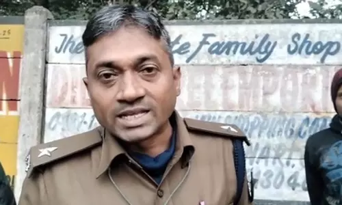 जमशेदपुर में ट्रैफिक जांच के दौरान हंगामा, स्कूटी सवार महिला घायल जमशेदपुर में ट्रैफिक जांच के दौरान हंगामा, स्कूटी सवार महिला घायल