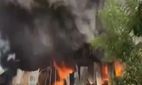 Kerala: कन्नूर के थलास्सेरी में प्लास्टिक फैक्ट्री में भीषण आग Kerala: कन्नूर के थलास्सेरी में प्लास्टिक फैक्ट्री में भीषण आग