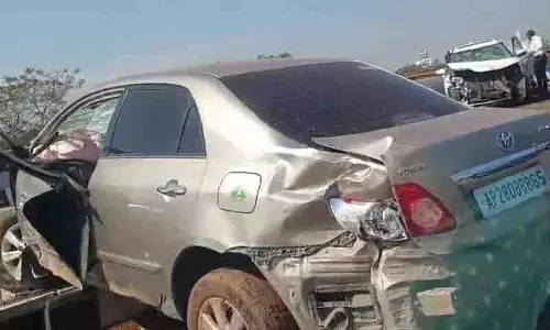 PVNR एक्सप्रेसवे पर कार टक्कर में चार लोग घायल