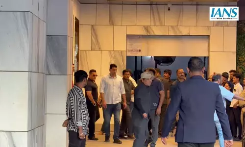 सलमान खान ने भाई सोहेल खान के जन्मदिन समारोह में शिरकत की सलमान खान ने भाई सोहेल खान के जन्मदिन समारोह में शिरकत की