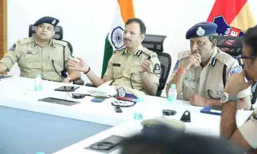 Hyderabad में साइबर अपराधियों पर कमिश्नर की चेतावनी Hyderabad में साइबर अपराधियों पर कमिश्नर की चेतावनी