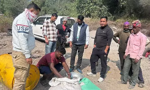 GTA इलाके में प्लास्टिक कचरे से ब्लू रोड बनाई जा रही GTA इलाके में प्लास्टिक कचरे से ब्लू रोड बनाई जा रही