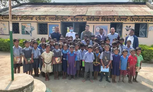 कलेक्टर मयंक चतुर्वेदी ने घने वनांचल के शासकीय प्राथमिक शाला लामीखार का निरीक्षण कलेक्टर मयंक चतुर्वेदी ने घने वनांचल के शासकीय प्राथमिक शाला लामीखार का निरीक्षण