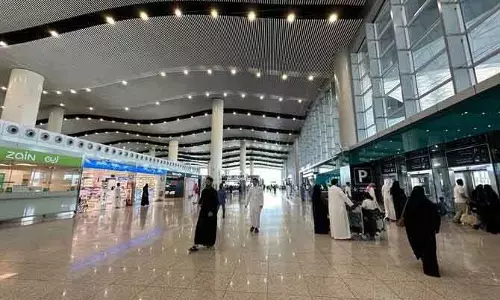 Riyadh एयरपोर्ट पर ऑपरेशन सामान्य: 200 फ्लाइट्स प्रभावित होने के बाद सेवाएं पूरी तरह बहाल Riyadh एयरपोर्ट पर ऑपरेशन सामान्य: 200 फ्लाइट्स प्रभावित होने के बाद सेवाएं पूरी तरह बहाल