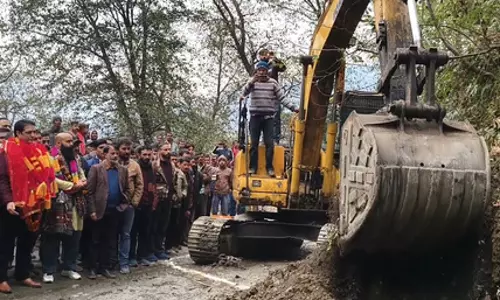 जम्मू कश्मीर: डोडा जिले के हिरनी गांव में पहली बार बन रही सड़क, भाजपा विधायक ने किया शिलान्यास