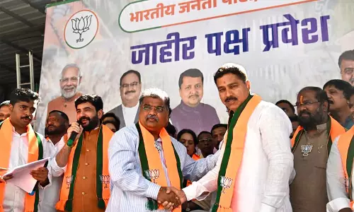 PMC चुनावों से पहले MVA के पूर्व पार्षदों और पदाधिकारियों ने भाजपा में शामिल होने का किया फैसला