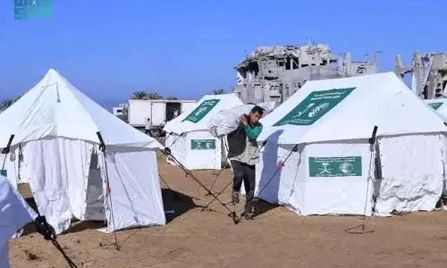 सेंट्रल गाजा में KSrelief का इमरजेंसी कैंप, सैकड़ों परिवारों को राहत सेंट्रल गाजा में KSrelief का इमरजेंसी कैंप, सैकड़ों परिवारों को राहत