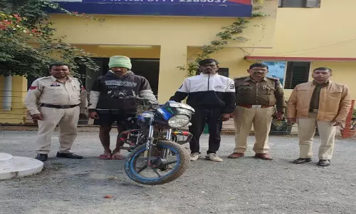 माना बाईपास लूटकांड का खुलासा, हिस्ट्रीशीटर सहित दो आरोपी गिरफ्तार माना बाईपास लूटकांड का खुलासा, हिस्ट्रीशीटर सहित दो आरोपी गिरफ्तार
