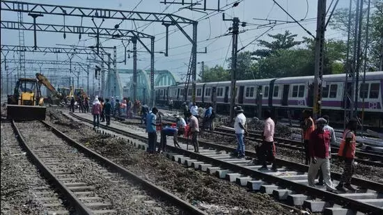Borivali में WR द्वारा ब्लॉक लगाए जाने के कारण एक महीने तक ट्रेन सेवाएं प्रभावित रहेंगी Borivali में WR द्वारा ब्लॉक लगाए जाने के कारण एक महीने तक ट्रेन सेवाएं प्रभावित रहेंगी