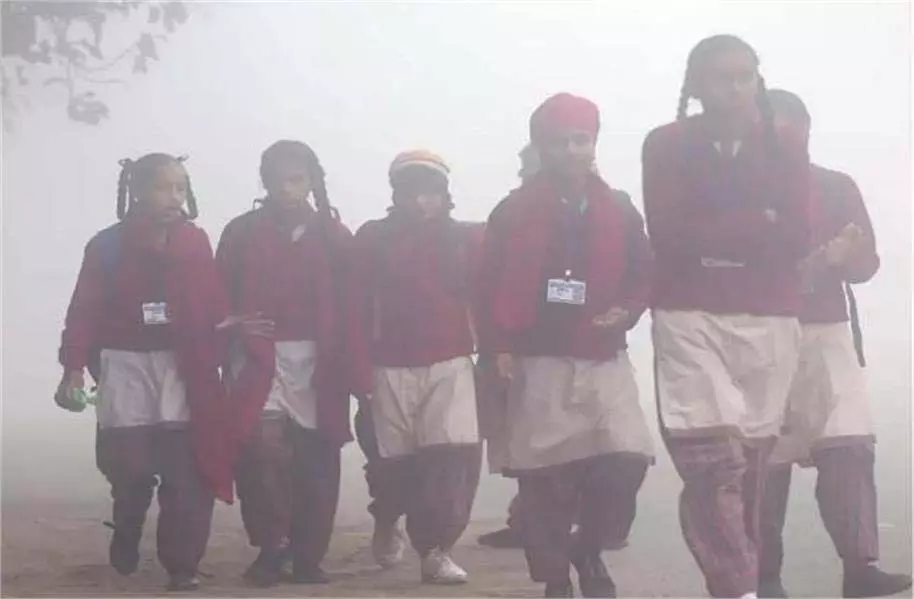 Punjab: कड़ाके की ठंड के बीच स्कूलों की Timing को लेकर उठी ये मांग Punjab: कड़ाके की ठंड के बीच स्कूलों की Timing को लेकर उठी ये मांग