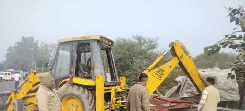 Ambala कोहरे से होने वाली दुर्घटनाएं रोकने के लिए अधिकारी सक्रिय Ambala कोहरे से होने वाली दुर्घटनाएं रोकने के लिए अधिकारी सक्रिय