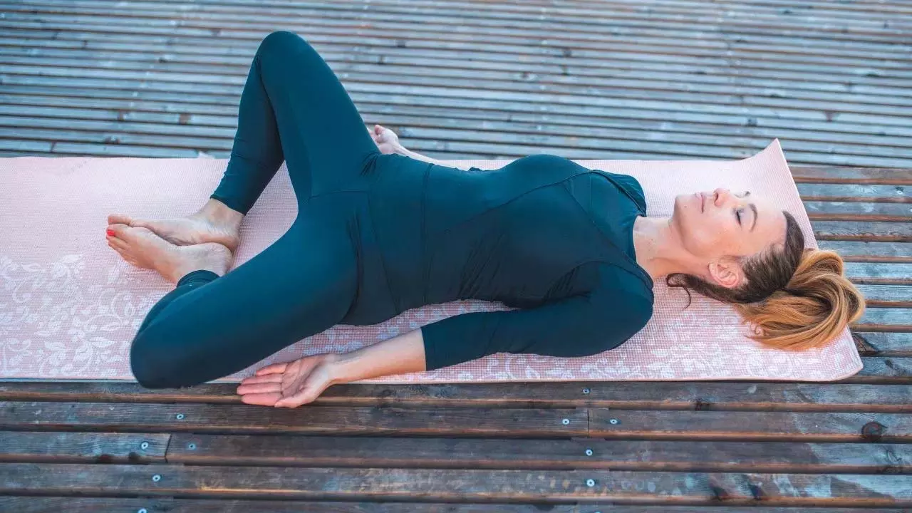 Yoga:डिप्रेशन से रहना है दूर तो रोजाना कुछ मिनट जरूर करें ये योगासन Yoga:डिप्रेशन से रहना है दूर तो रोजाना कुछ मिनट जरूर करें ये योगासन
