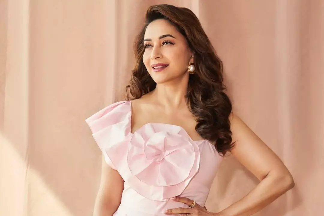 Madhuri Dixit ने बताया कि क्या वह जल्द ही डायरेक्शन में आने का प्लान बना रही Madhuri Dixit ने बताया कि क्या वह जल्द ही डायरेक्शन में आने का प्लान बना रही