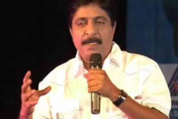 Malayalam सिनेमा के तेजतर्रार व्यंग्यकार श्रीनिवासन का 69 वर्ष में निधन Malayalam सिनेमा के तेजतर्रार व्यंग्यकार श्रीनिवासन का 69 वर्ष में निधन