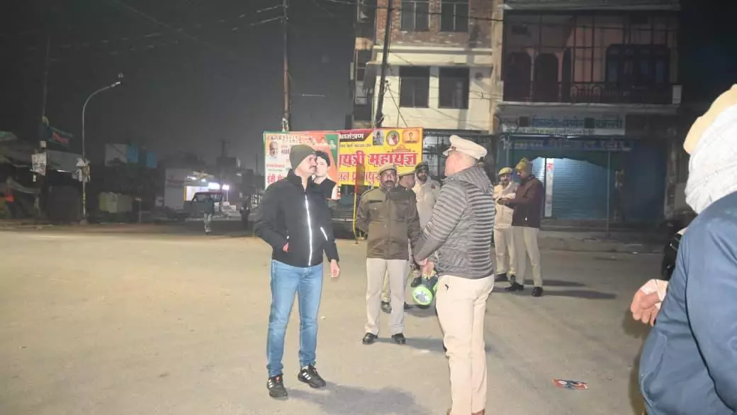 Auraiya: मातहतों को रात्रि गश्त के लिए दिए निर्देश Auraiya: मातहतों को रात्रि गश्त के लिए दिए निर्देश