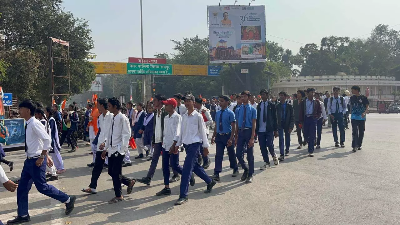रायपुर में स्टूडेंट्स ने भव्य वीर बाल रैली निकाली रायपुर में स्टूडेंट्स ने भव्य वीर बाल रैली निकाली