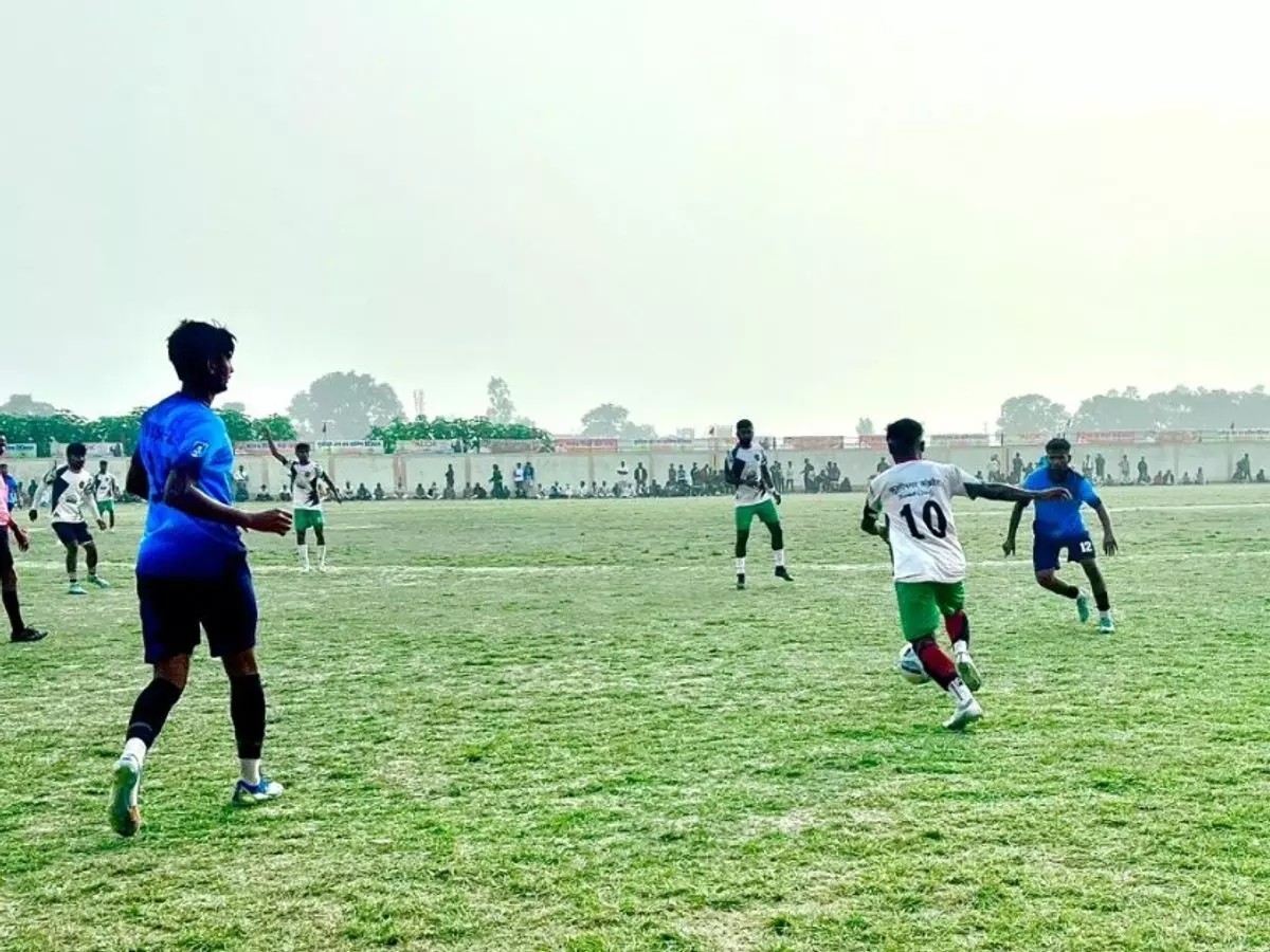 Badhalganj: ऑल इंडिया फुटबॉल टूर्नामेंट में दूसरे मैच को रद्द किया गया Badhalganj: ऑल इंडिया फुटबॉल टूर्नामेंट में दूसरे मैच को रद्द किया गया