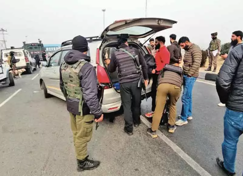 Kashmir में सुरक्षा कड़ी की गई Kashmir में सुरक्षा कड़ी की गई