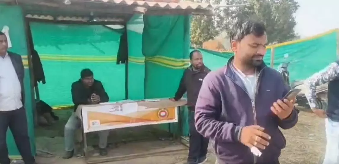 तहसीलदार ने समस्या सुनने के बजाय किसान को धमकाया तहसीलदार ने समस्या सुनने के बजाय किसान को धमकाया