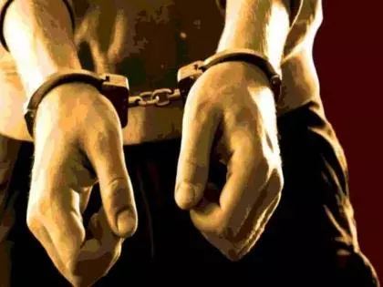 विश्वासघात: काम पर रखते ही नौकर ने...मचा हड़कंप विश्वासघात: काम पर रखते ही नौकर ने...मचा हड़कंप