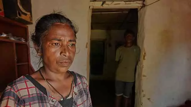 Sri Lanka के चाय बागान मजदूर बाढ़ और गरीबी से जूझ रहे Sri Lanka के चाय बागान मजदूर बाढ़ और गरीबी से जूझ रहे