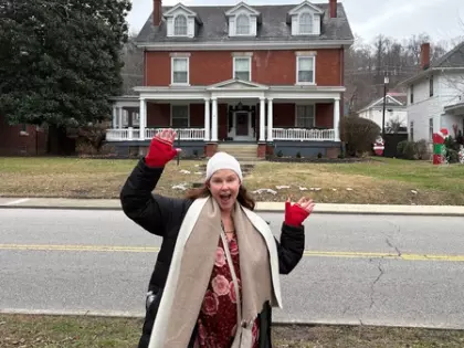 Ashley Judd अपने पैतृक घर गईं, और अपने शहर का इतिहास शेयर किया Ashley Judd अपने पैतृक घर गईं, और अपने शहर का इतिहास शेयर किया
