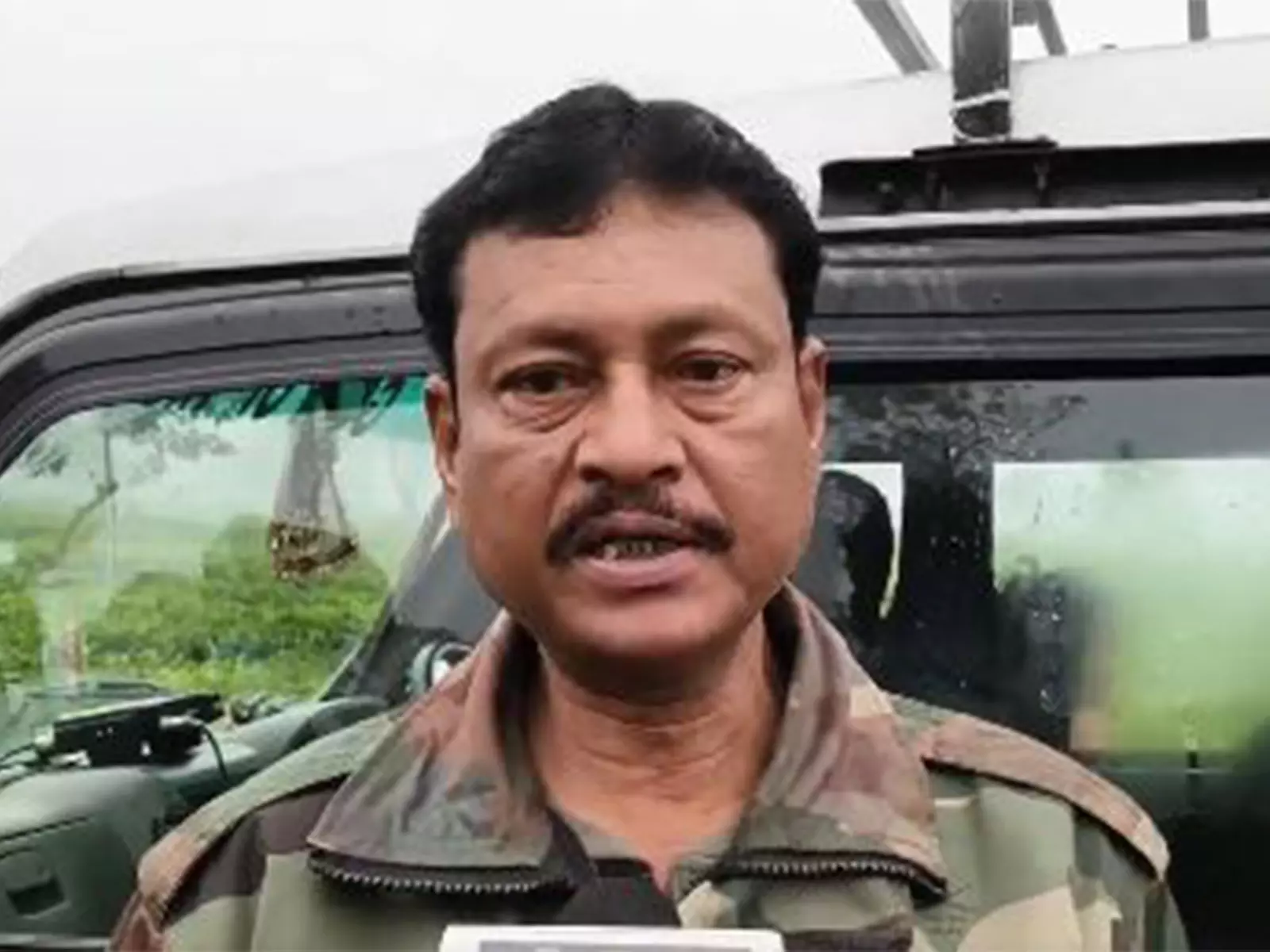 दार्जिलिंग के Naxalbari स्थित चाय बागान से एक तेंदुआ पकड़ा गया दार्जिलिंग के Naxalbari स्थित चाय बागान से एक तेंदुआ पकड़ा गया