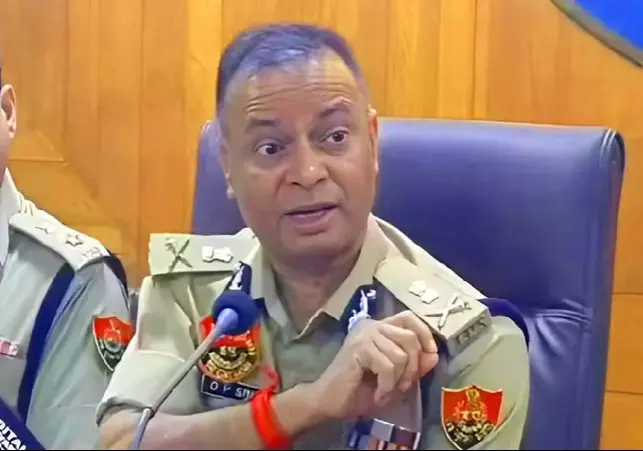 Chandigarh: पुलिस को DGP का निर्देश, त्योहारी सीजन में शांति बनाए रखना जरूरी Chandigarh: पुलिस को DGP का निर्देश, त्योहारी सीजन में शांति बनाए रखना जरूरी