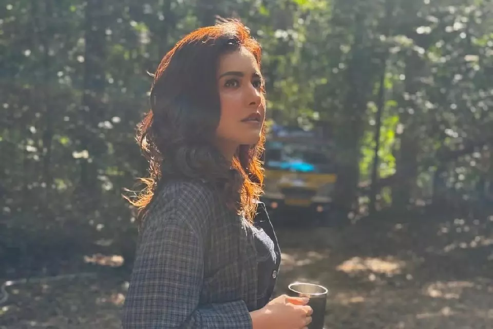 Raashii Khanna ने पवन कल्याण की उस्ताद भगत सिंह के सेट से अपने BTS क्लिप शेयर किए Raashii Khanna ने पवन कल्याण की उस्ताद भगत सिंह के सेट से अपने BTS क्लिप शेयर किए