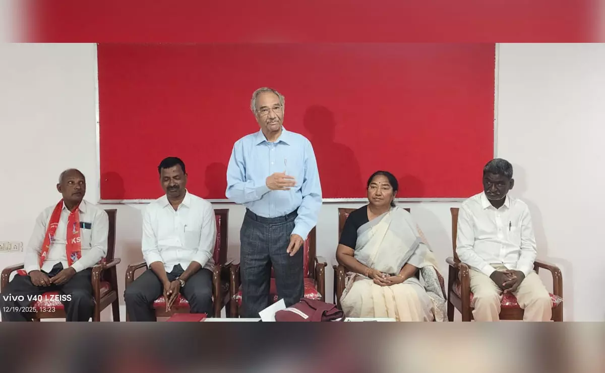 Telangana में मनरेगा से जुड़े फैसले के खिलाफ किसान संगठन का विरोध Telangana में मनरेगा से जुड़े फैसले के खिलाफ किसान संगठन का विरोध