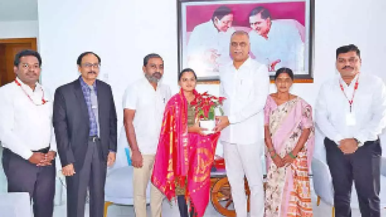 Telangana: हरीश ने गरीब छात्रों के लिए पीजी मेडिकल सीट के लिए घर गिरवी रख दिया Telangana: हरीश ने गरीब छात्रों के लिए पीजी मेडिकल सीट के लिए घर गिरवी रख दिया