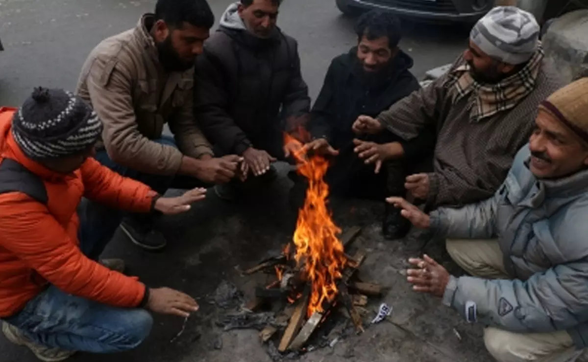 Kashmiri में ठंड का दौर शुरू, चिल्लई कलां में बर्फबारी और बारिश की उम्मीद Kashmiri में ठंड का दौर शुरू, चिल्लई कलां में बर्फबारी और बारिश की उम्मीद
