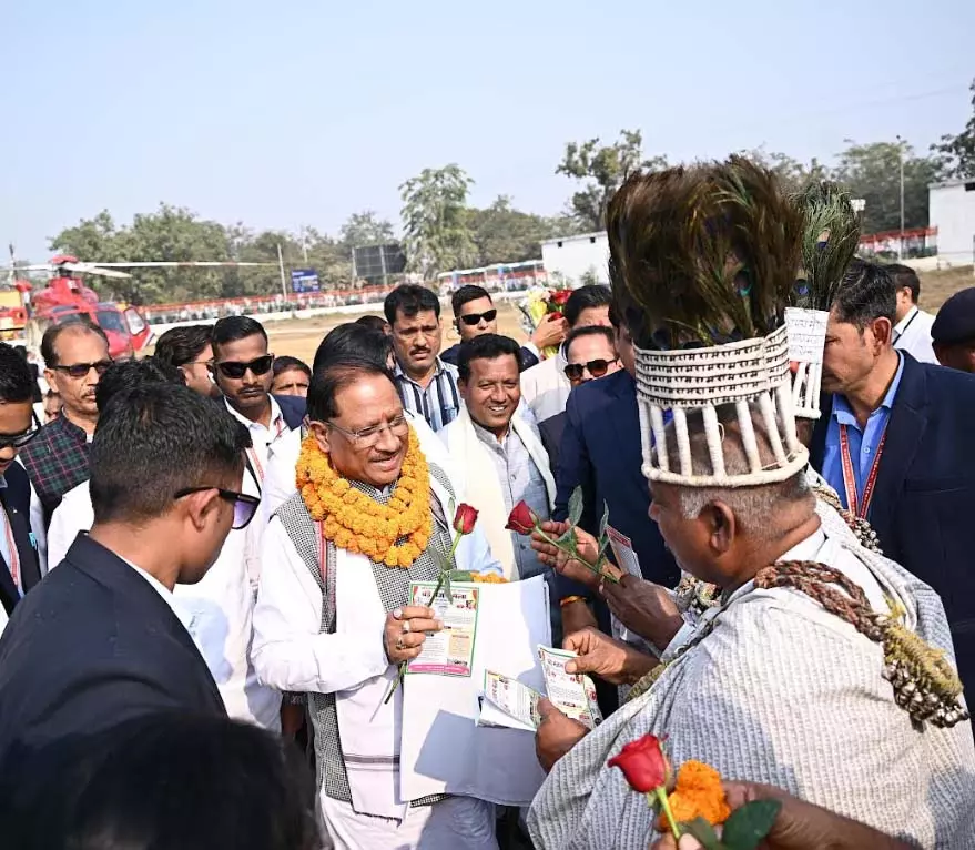 मुख्यमंत्री विष्णुदेव साय का सारंगढ़ हेलीपेड में हुआ आत्मीय स्वागत मुख्यमंत्री विष्णुदेव साय का सारंगढ़ हेलीपेड में हुआ आत्मीय स्वागत