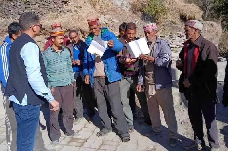 किसान सभा के कार्यकर्ताओं ने VB-G RAM G बिल की प्रतियां जलाईं किसान सभा के कार्यकर्ताओं ने VB-G RAM G बिल की प्रतियां जलाईं