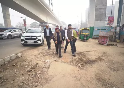 Delhi स्पीकर ने रोहिणी में वायु प्रदूषण हॉटस्पॉट की समीक्षा की Delhi स्पीकर ने रोहिणी में वायु प्रदूषण हॉटस्पॉट की समीक्षा की
