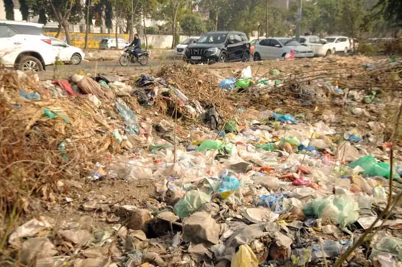 एमसी अधिकारियों ने निवासियों से Amritsar को स्वच्छ, हरा-भरा और कचरा मुक्त बनाने का आग्रह किया एमसी अधिकारियों ने निवासियों से Amritsar को स्वच्छ, हरा-भरा और कचरा मुक्त बनाने का आग्रह किया