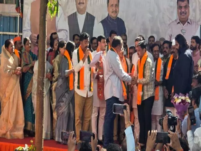 Pimpri-Chinchwad में राजनीतिक भूकंप: NCP के 22 पदाधिकारी BJP में शामिल Pimpri-Chinchwad में राजनीतिक भूकंप: NCP के 22 पदाधिकारी BJP में शामिल