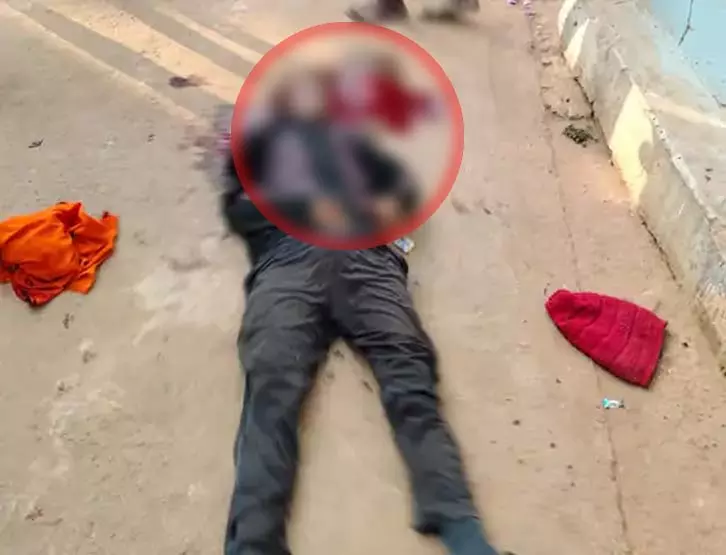 भतीजे ने फावड़े से किराना दुकानदार की हत्या की, फिर कुएं में कूदकर खुद भी दी जान भतीजे ने फावड़े से किराना दुकानदार की हत्या की, फिर कुएं में कूदकर खुद भी दी जान