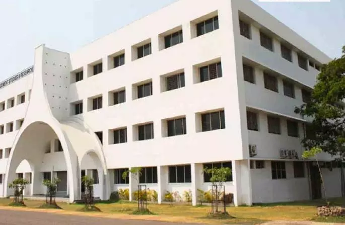 Dr. Ambedkar College के शिक्षकों ने 2 लाख रुपये की रिश्वत मांगने की शिकायत की Dr. Ambedkar College के शिक्षकों ने 2 लाख रुपये की रिश्वत मांगने की शिकायत की